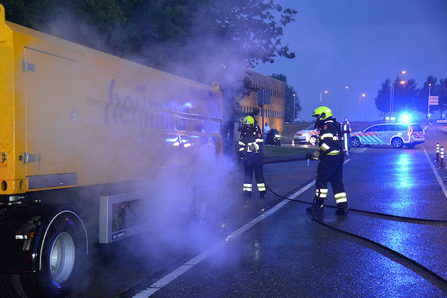 2017/138/20170706-22u12 GB 007 Brand wegvervoer Robert Kochstraat.jpg